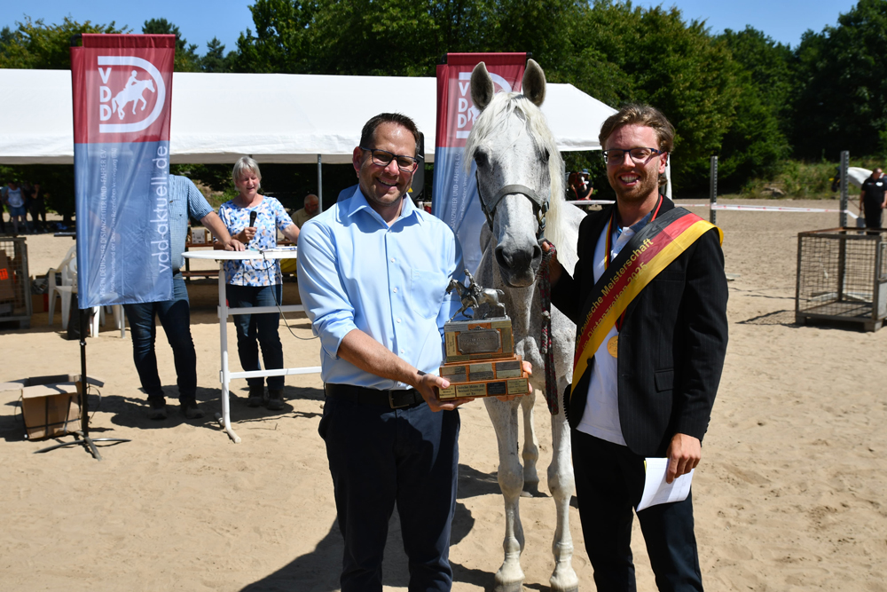 DM/DJM Distanzreiten: Gold für Nico Helta und White Pablo